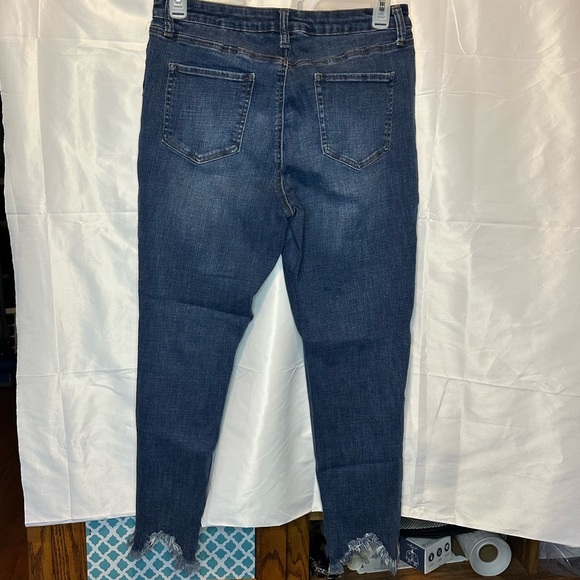 NY&C New York & Company High Rise Distressed Skinny Jeans Shark-bite Hem Size 14 - Picture 3 of 5